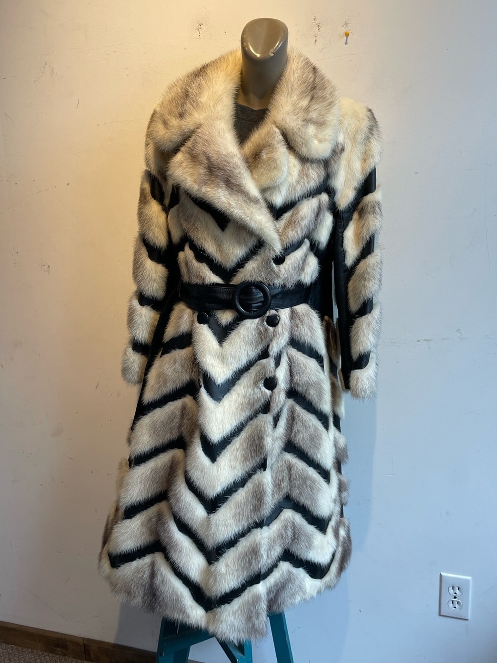 Rajac Vintage fur leather chevron coat 1970’s - Picture 2 of 10